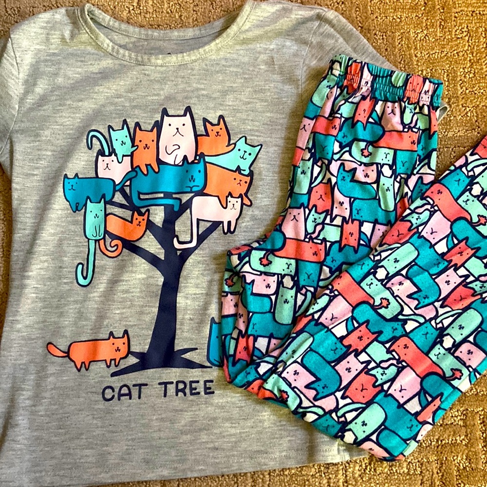 “Cat tree” Jammie set